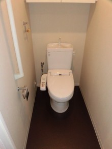 ウォールナット×ブラックでシックなキッチンに